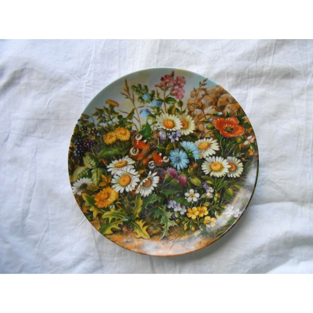 Vintage Bradex Wild Flowers 1989 Collectors Plate 22-F82-81 "Wilde Schonheiten"
